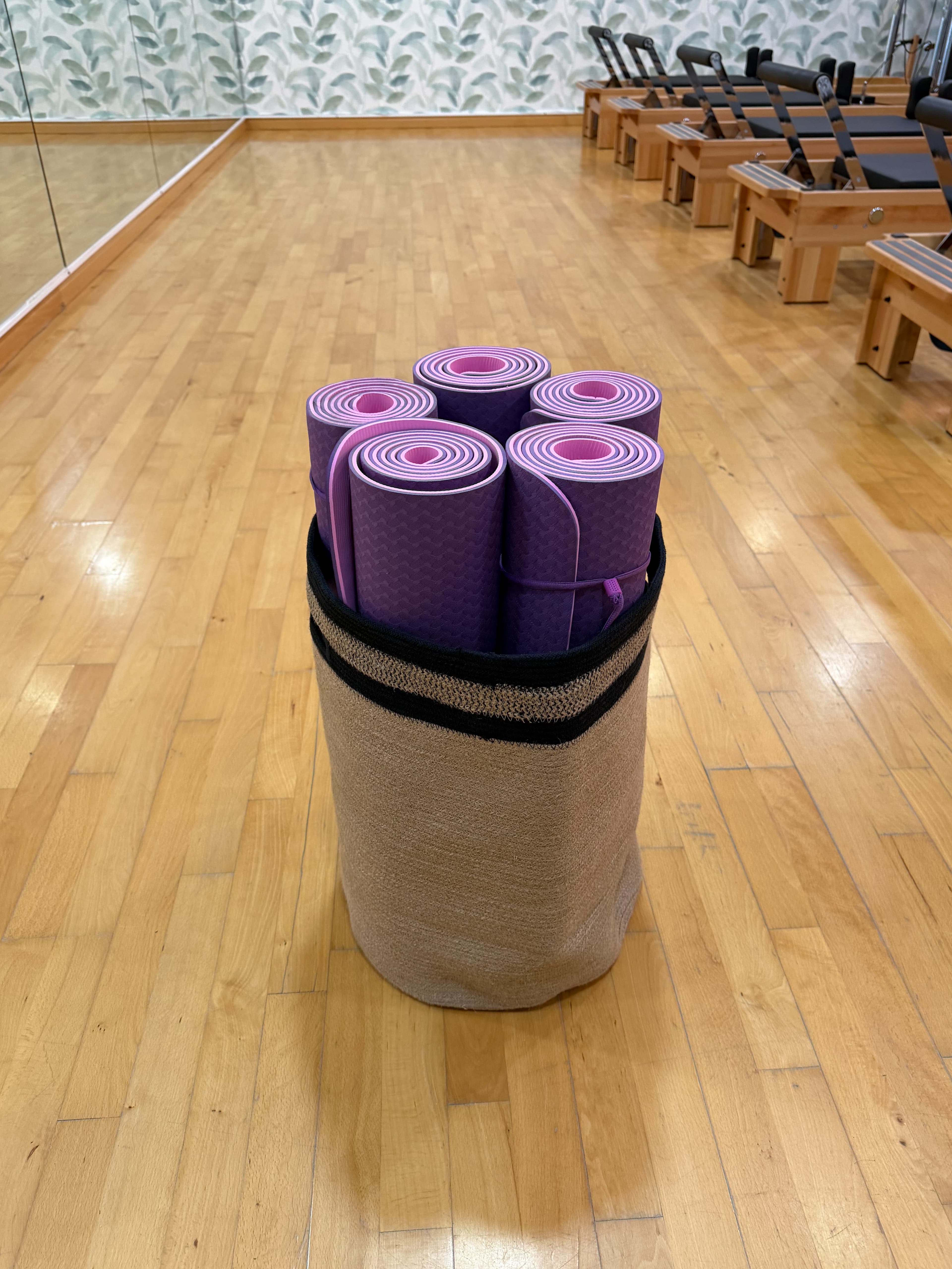 Esterillas de yoga en el estudio